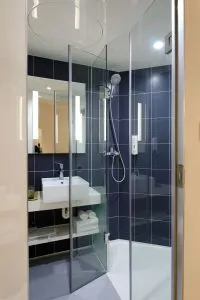brodzik prysznicowy do małej gustownej łazienki